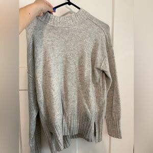 Women’s Crewneck Sweater - Light Gray